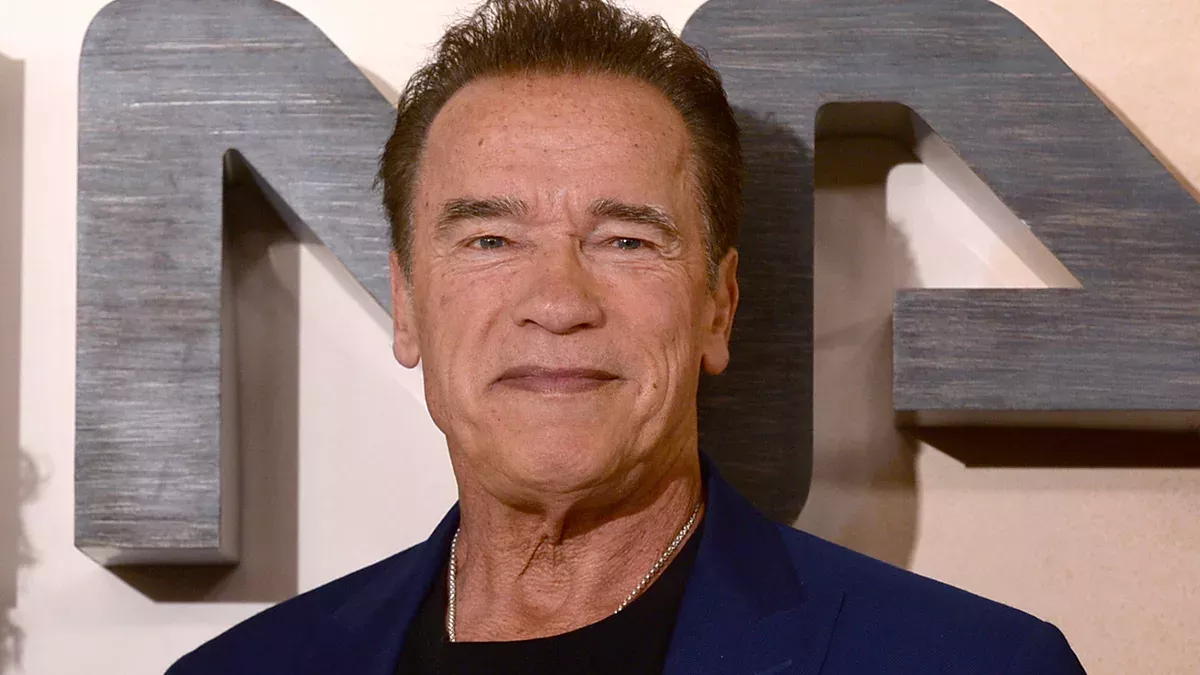 Arnold Schwarzenegger offenbart sein legendäres Home-Workout.