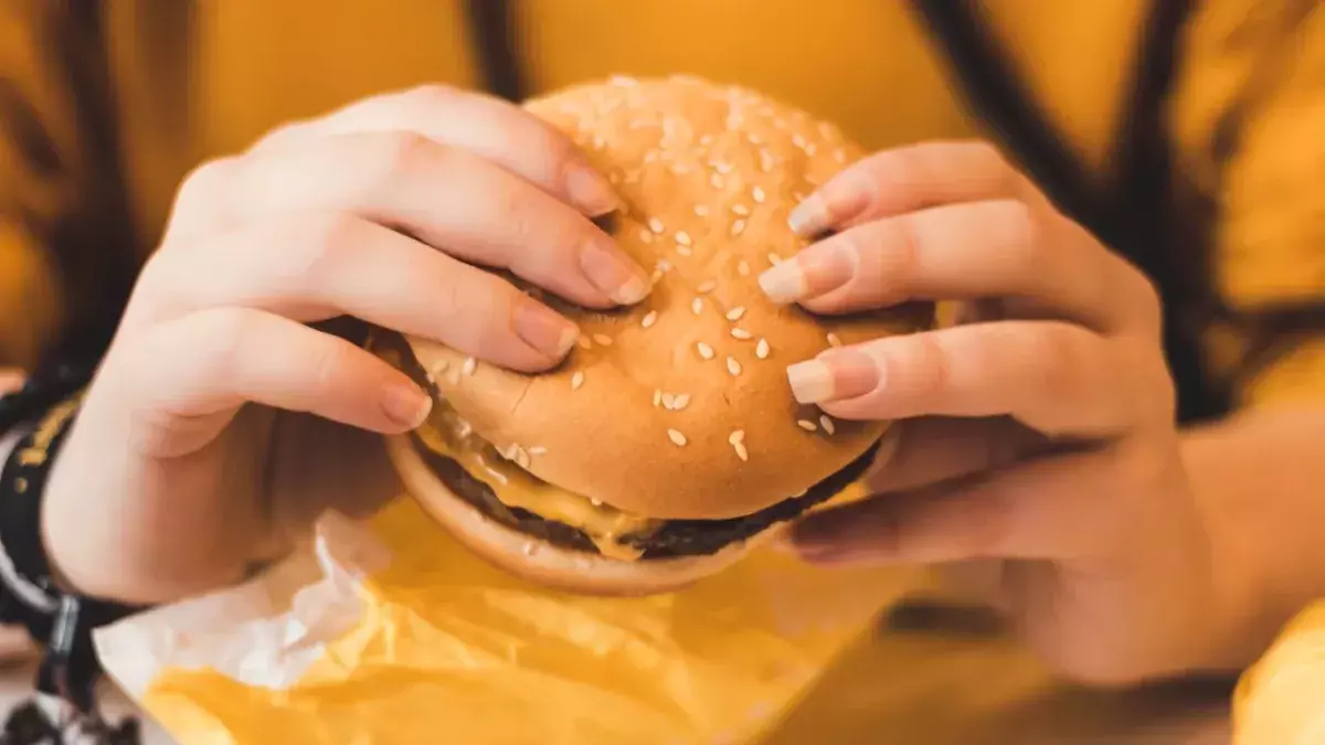 Britin bereitet sich mit McDonald's Essen auf Wettkampf vor