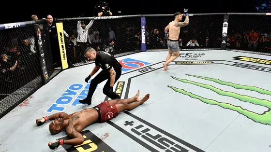 Aleksandar Rakic bringt Jimi Manuwa mit einem titelverdächtigen Knockout zu Boden