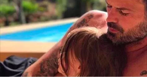 Vater und Tochter: Ein Detail auf diesem Foto regt manche Menschen total auf