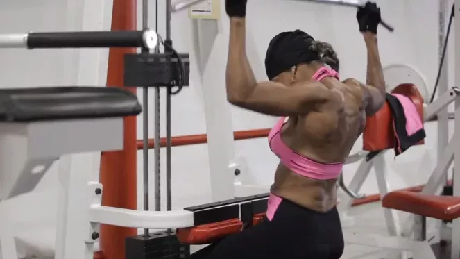Mit ihren 80 Jahren ist Ernestine Shepherd die älteste Frau der Welt, die Kraftsport betreibt.