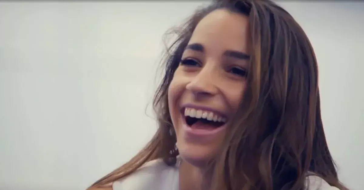 Die Olympia-Siegerin Aly Raisman feiert ihre Muskeln auf eine sehr aufregende Art
