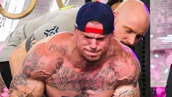 Zack Ruhl, Sportcoach, dem die Beine amputiert wurden und der 215 Kilo heben kann
