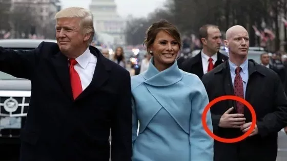 Donald Trumps Bodyguard versteckt ein Maschinengewehr unter seinem Mantel