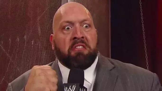 Big Show bricht einem Mann bei einer Barschlägerei den Kiefer