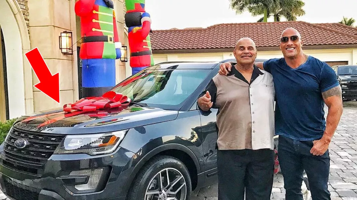 Das steckt wirklich hinter dem Geschenk von The Rock für seinen Vater!