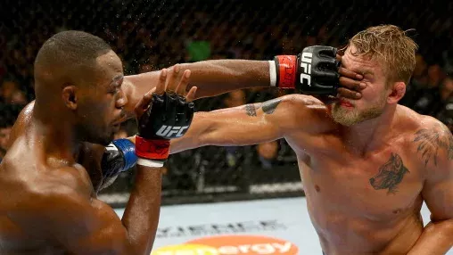 Jon Jones reagiert auf die Anschuldigung von Daniel Cormier, er würde Finger in die Augen stecken