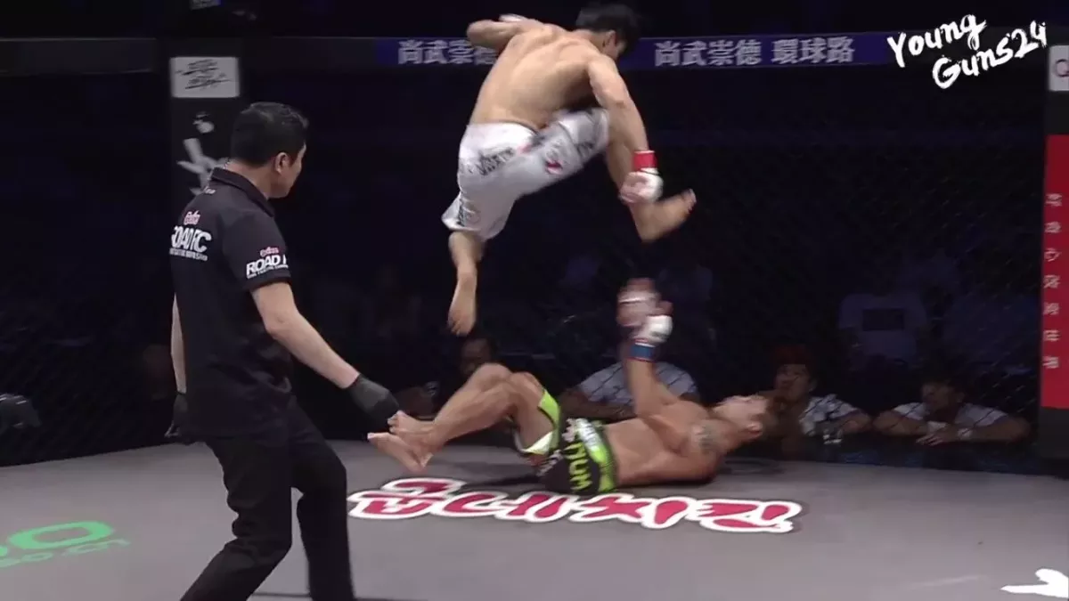 MMA: Jung Doo-Jae attackiert seinen Gegner mit einem extrem gefährlichen Tritt