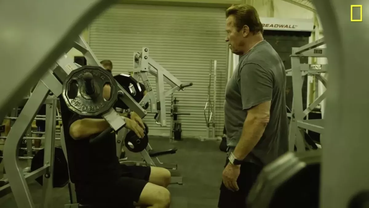 Arnold Schwarzenegger auf "grüner" Militärbasis