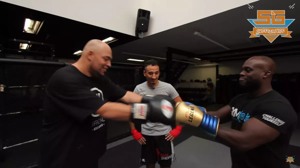 Melvin Manhoef macht einen Youtuber im Schwergewicht fertig