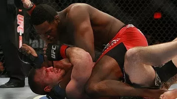 Einzige Niederlage von Jon Jones gegen Matt Hamill nach Disqualifizierung