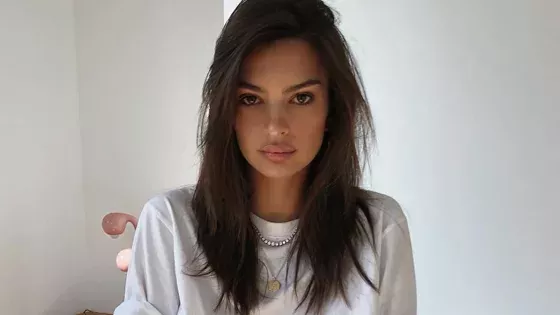 Emily Ratajkowski: Ihr neues T-Shirt ist nicht nur bauchfrei