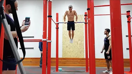 Weißrusse stellt neuen Muscle-Up-Rekord auf