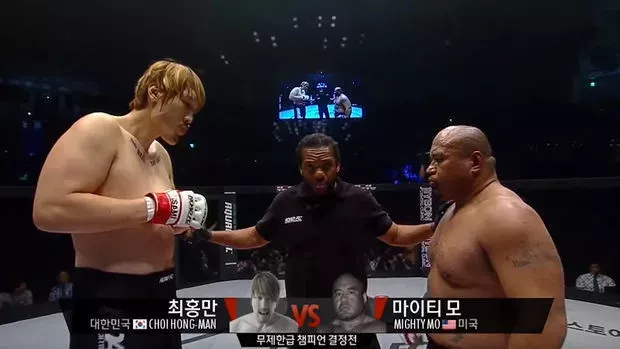 Hong Man Choi wird von Mighty Mo fertiggemacht