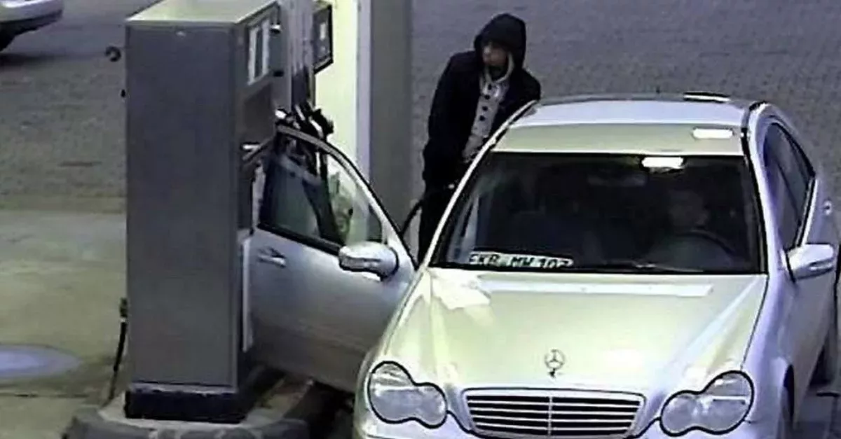 Neue Masche von Dieben an der Tankstelle: Wenn ihr das seht, alarmiert die Polizei!