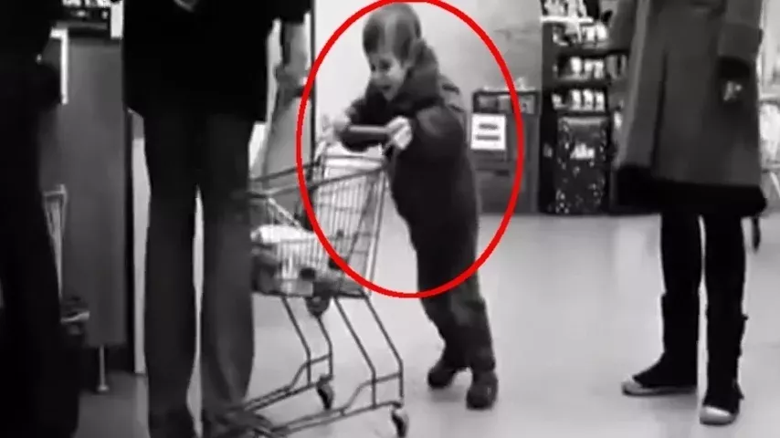 Dieses Kind hätte den Mann im Supermarkt lieber nicht nerven sollen..