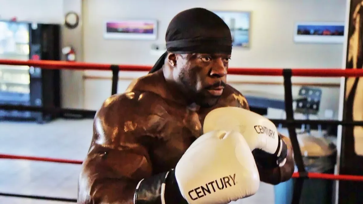 Kali Muscle trainiert, um MMA-Kämpfer zu werden
