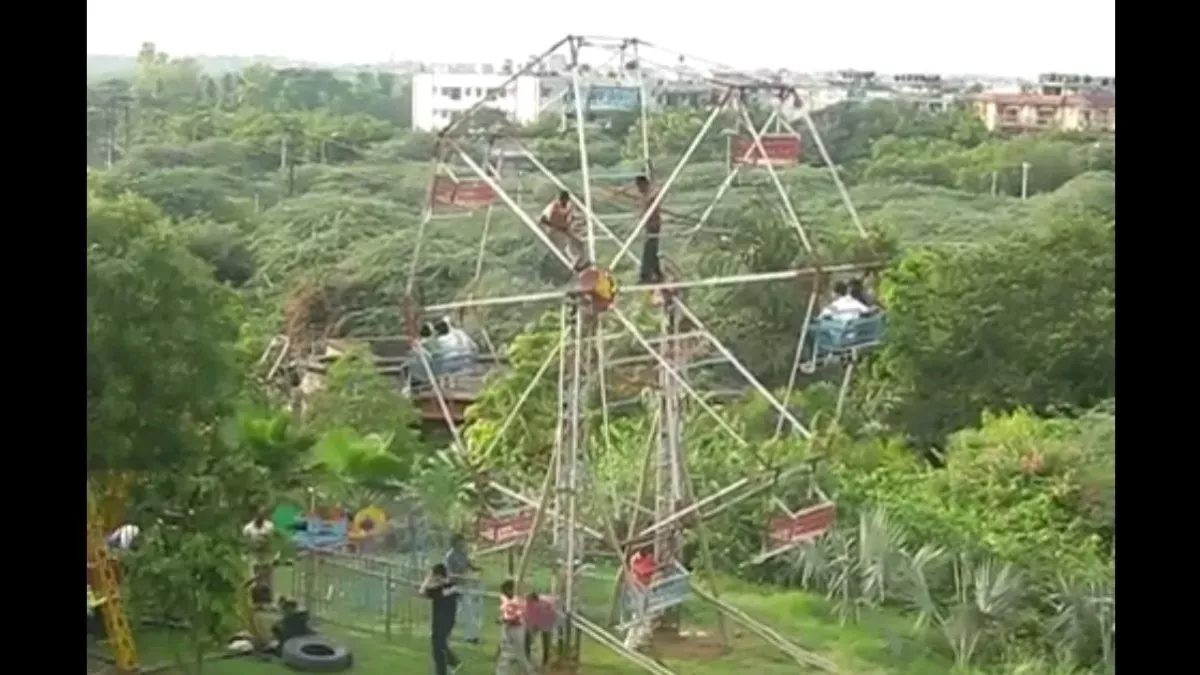 Indien: Würden Sie sich trauen, in dieses Riesenrad zu steigen?