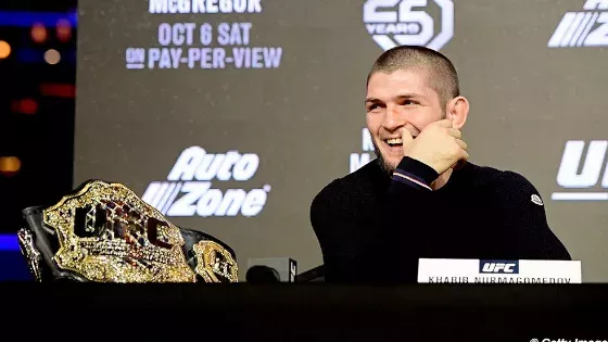 Khabib Nurmagomedov greift Conor McGregor nach der Pressekonferenz an