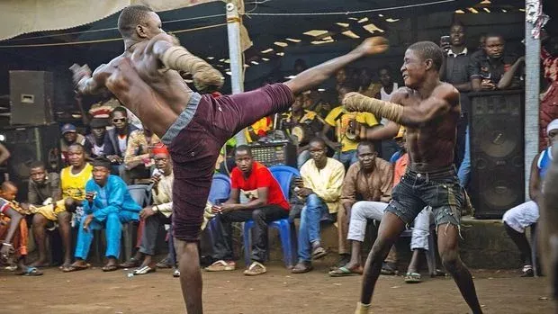 Das ist Dambe, eine ultra brutale Kampfsportart aus Afrika, die der MMA ähnelt