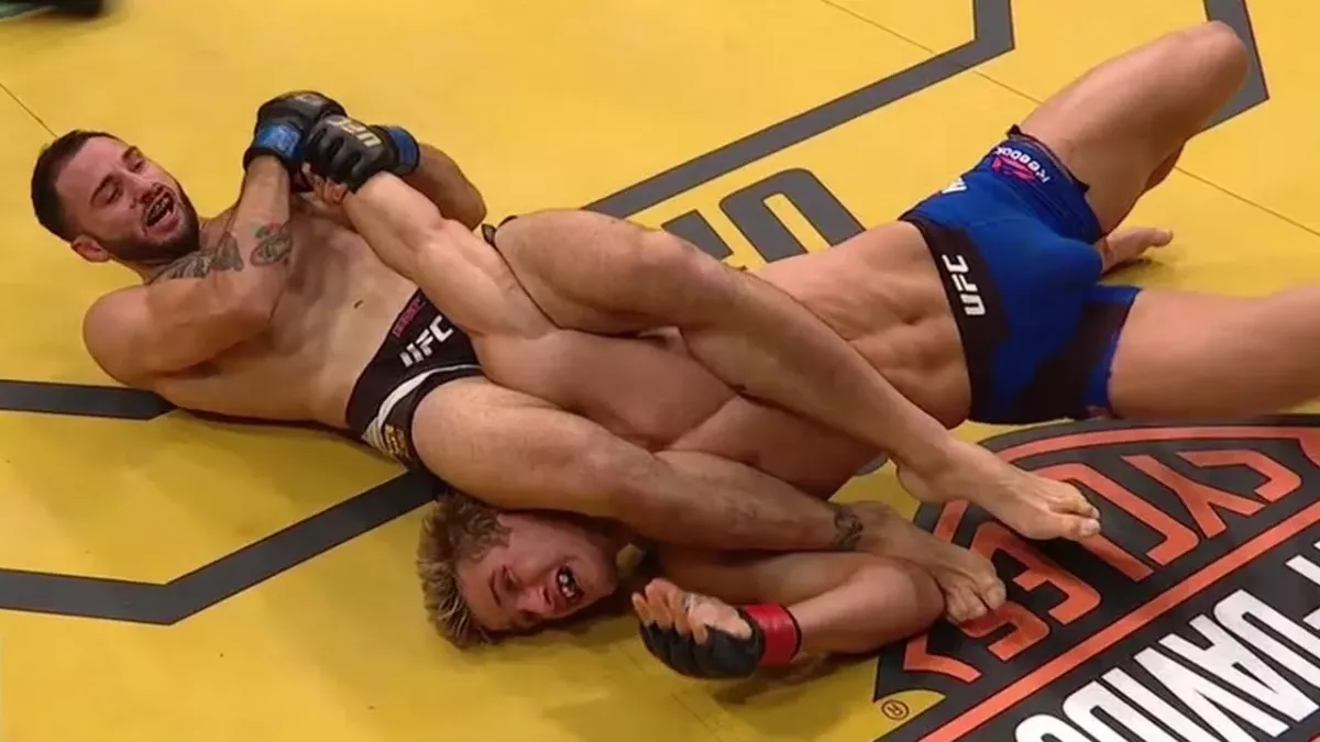 UFC 200: Sage Northcutt schafft es wie durch ein Wunder, aus einem Arm Lock herauszukommen