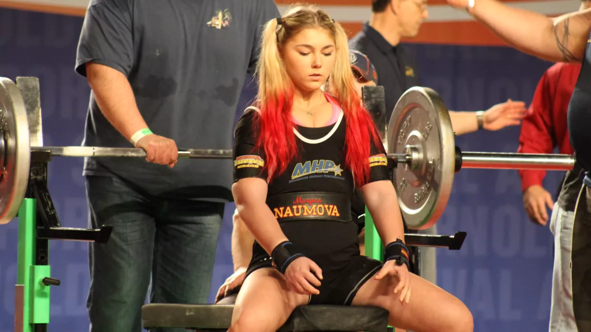 Maryana Naumova: 13-jährige Russin schafft es, 109 Kilo beim Bankdrücken zu heben