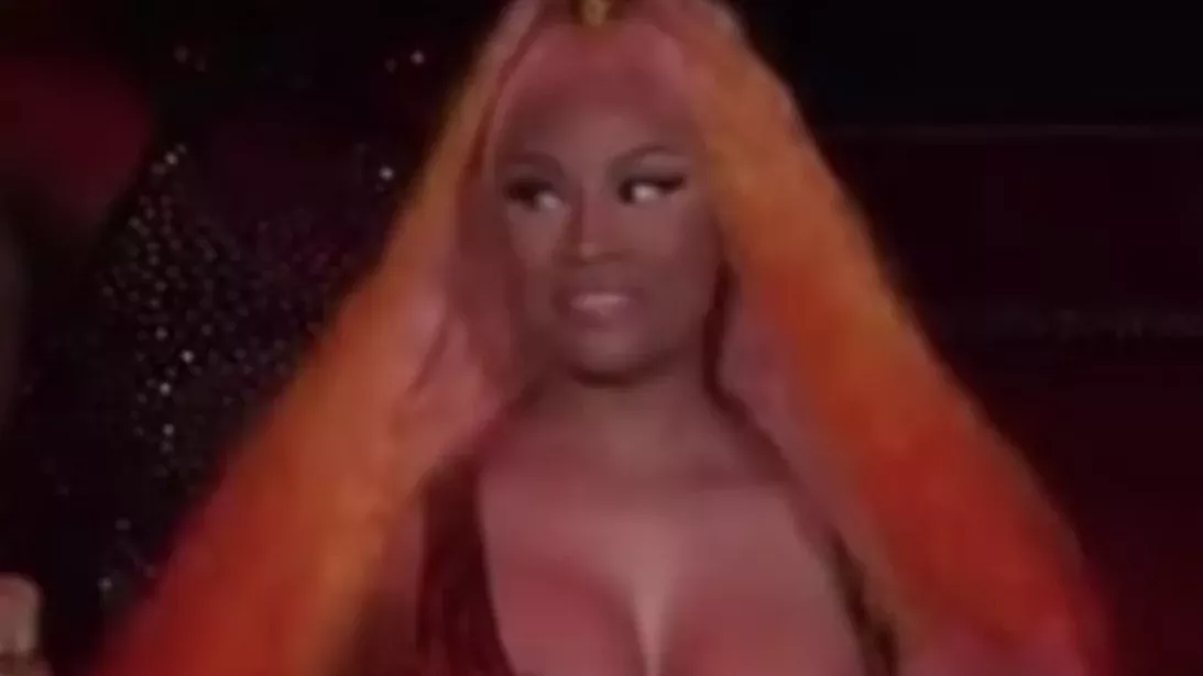 Nicki Minaj: Kleid verrutscht und enthüllt ihre Brust mitten im Konzert