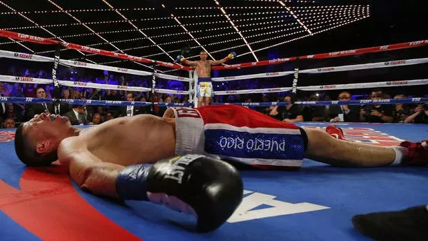 Vasyl Lomachenko wird der erste Weltmeister in zwei Kategorien mit der niedrigsten Anzahl an professionellen Kämpfen