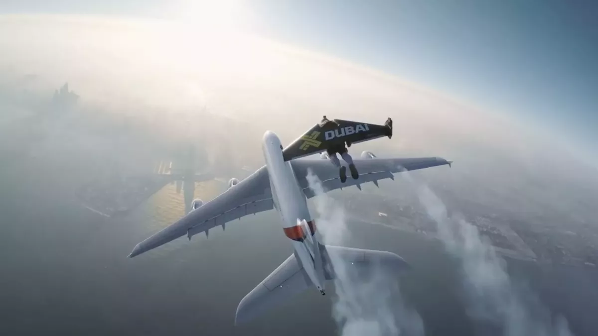 Jetpack: Jetpacker Yves Rossy verfolgt einen Airbus A380 über den Dächern von Dubai