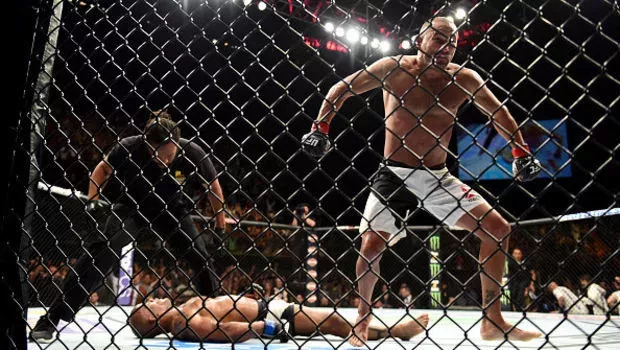 Dan Henderson vernichtet Hector Lombard trotz seiner 45 Jahre!