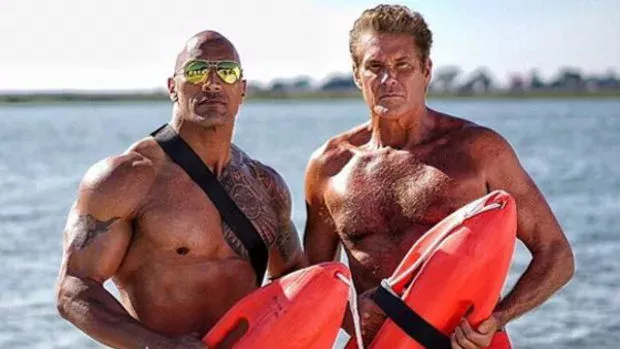 The Rock lobt David Hasselhoff für seine verblüffende körperlicher Verfassung bei den Dreharbeiten von "Baywatch"