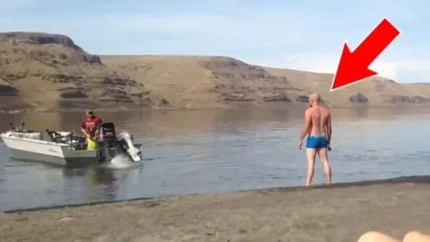 Wenn Männer versuchen sich mit einem Boot zu duschen