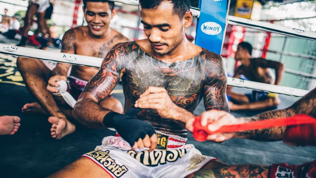 Muay Thai: Ein Gefängnis gibt den Insassen die Möglichkeit ihre Freiheit durch Kämpfe zu gewinnen.