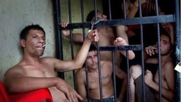 San Pedro: Im Gefängnis "La Paz" machen die Häftlinge die Gesetze