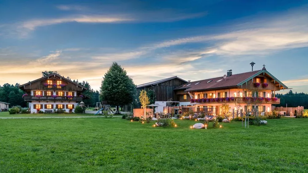 Bauernhof-Urlaub neu definiert: Luxusidylle im Einklang mit der Natur