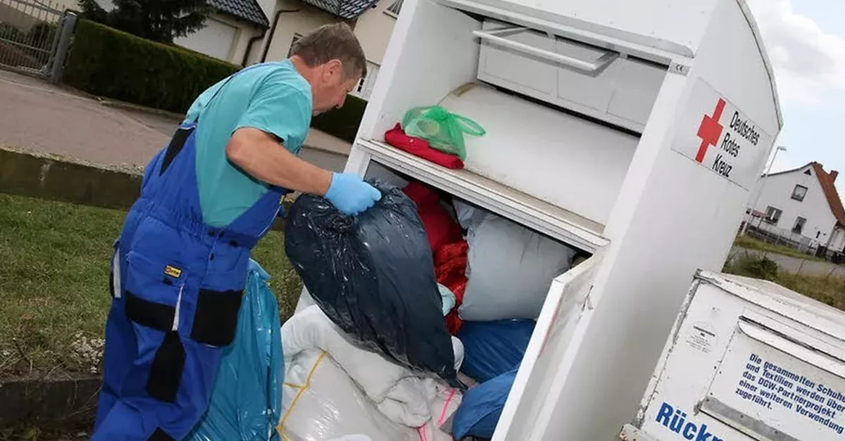 Fürchterlicher Fund in Altkleider-Container bei Düsseldorf