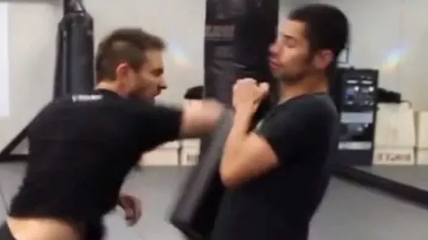 Krav Maga: Diese Technik zeigt euch, wie ihr mit einem einzigen Ellenbogenschlag den Gegner lähmen können