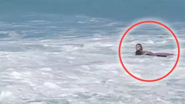 Der Bodyboard-Weltmeister Andre Botha rettet dem Profi-Surfer Evan Geiselman das Leben.