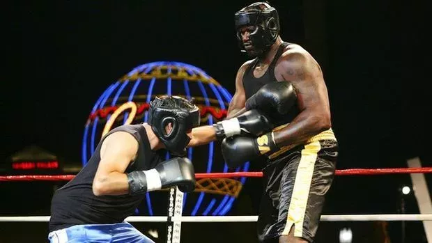 Oscar de la Hoya trifft auf Shaquille O’Neal im Boxring