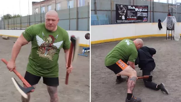 MMA: Maxim Navaselov zeigt im Gefängnis, wie man sich mit einer Axt verteidigt