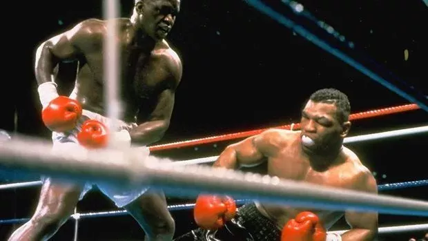 Buster Douglas verpasst Mike Tyson seinen ersten K.o. bei den Profis
