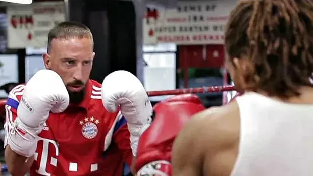 Wenn Franck Ribery Boxen ausprobiert...
