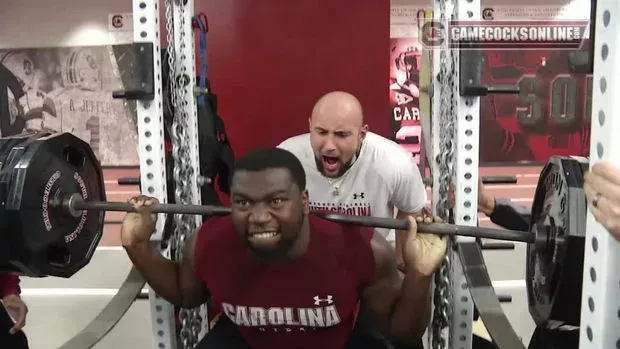 Das monströse Training der American-Football-Spieler von South Carolina