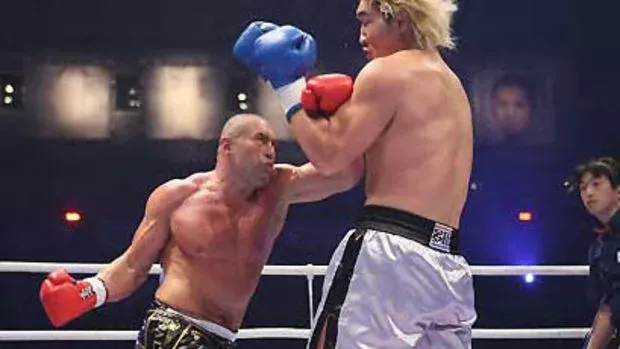 Wenn sich Jerome Le Banner mit dem Riesen Hong-Man Choi misst