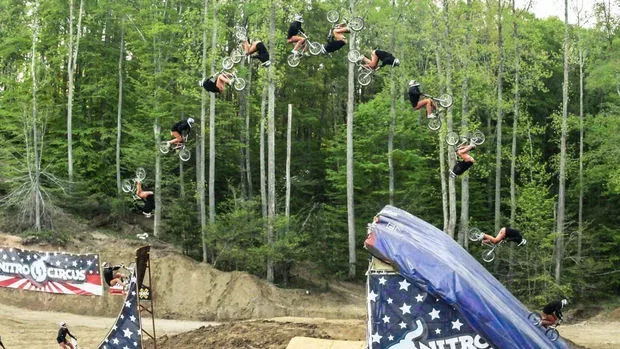 Der erste vierfache Backflip mit einem BMX in der Geschichte!