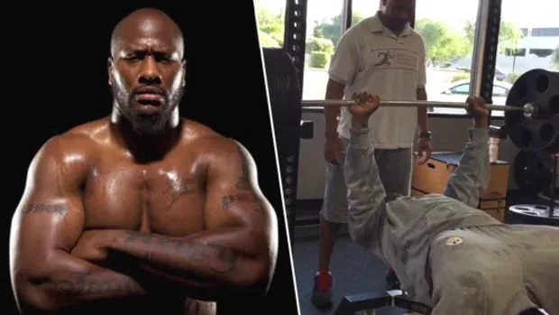 James Harrison stemmt 230 kg beim Bankdrücken!