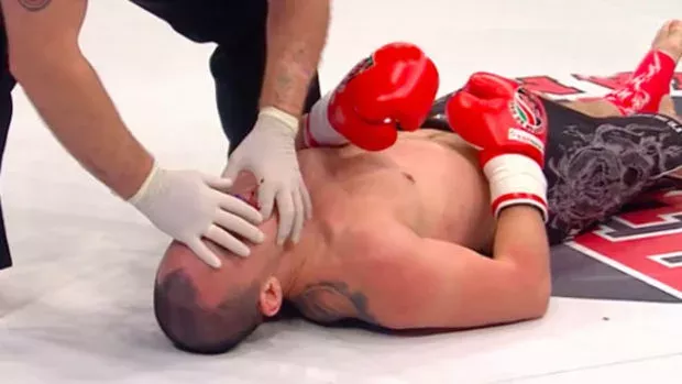 Kickboxen: Er schlägt seinen Gegner brutal K.O.