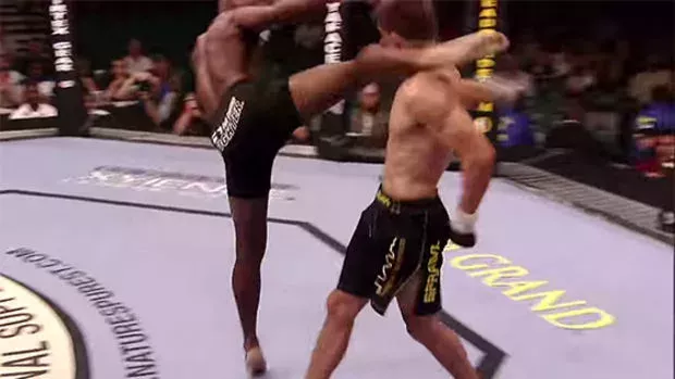 UFC: Das prächtige  K.O. des Yves Edwards, der Josh Thomson zu Boden bringt
