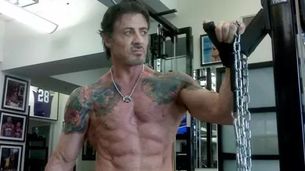 Entdecken Sie das unglaubliche Training von Sylvester Stallone für seinen Film Expendables!