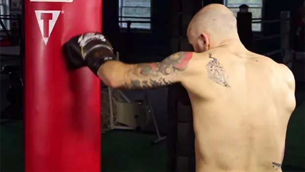 Muay Thai: Lernt hier, wie ihr effektiv und hart mit der Faust zuschlagt